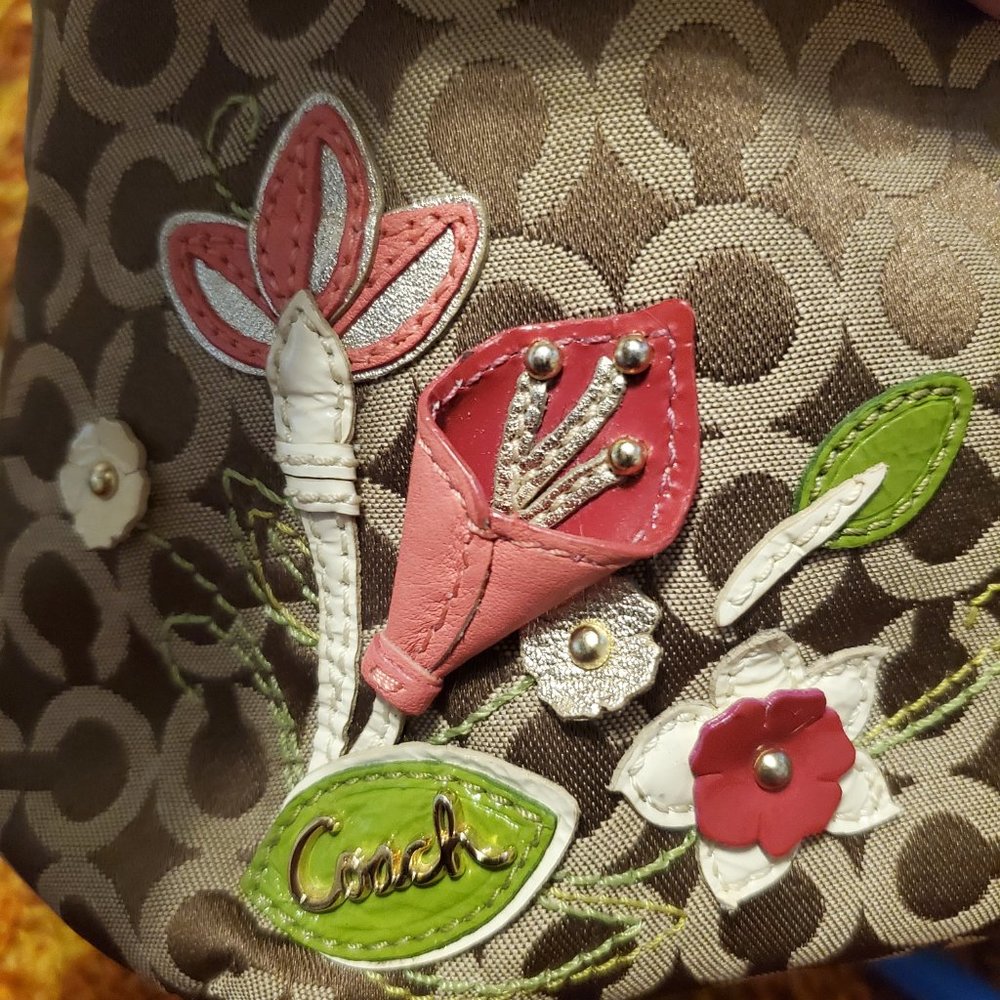 Coach - Picture 2 of 9